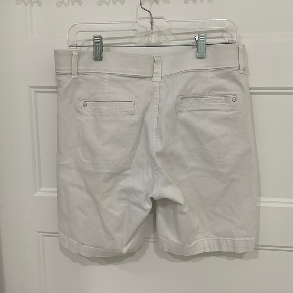 White shorts - Picture 1 of 3